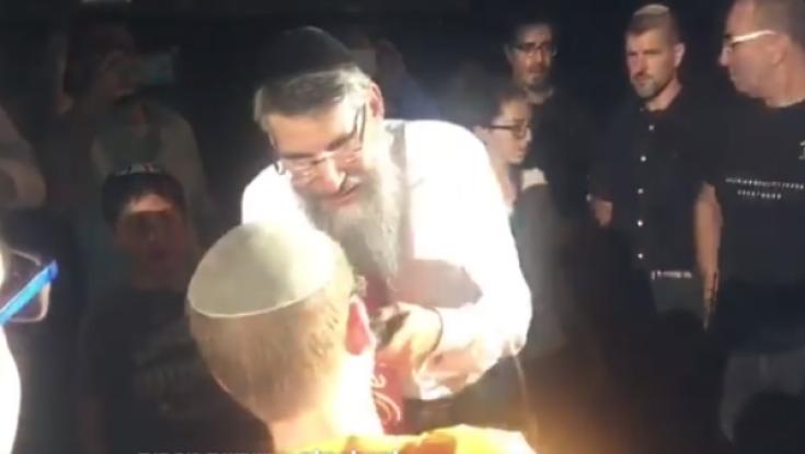 מרגש: אברהם פריד שר יחד עם יהודה הישראלי
