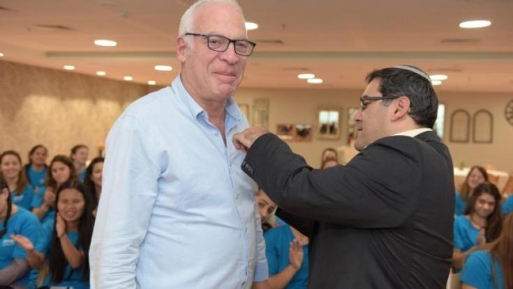 "בושה", "ביזיון": בקשת הרשות לשירות לאומי שעוררה זעם בפייסבוק