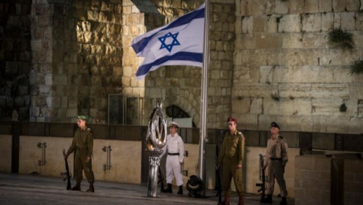 ישראל זוכרת: טקס יום הזיכרון לחללי מערכות ישראל ברחבת הכותל המערבי