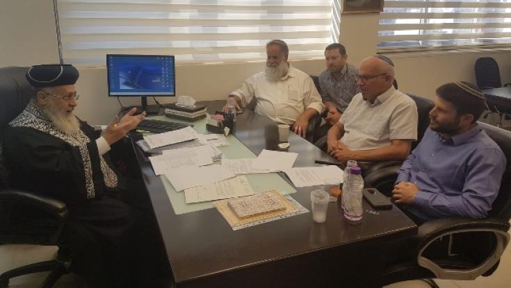 הרב יוסף: להתנגד בכל תוקף למתווה הגיור