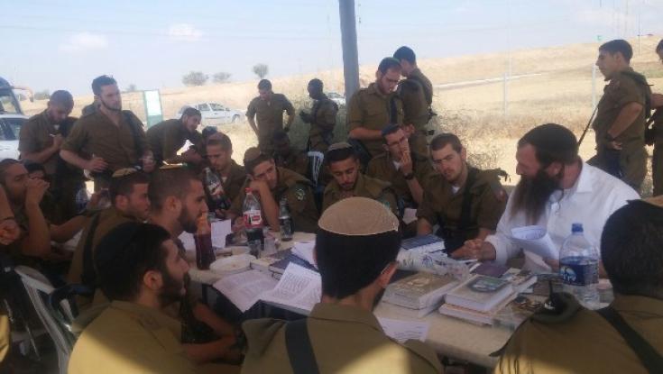 ובלכתך בדרך: 300 סיומי מסכת על ידי חיילים