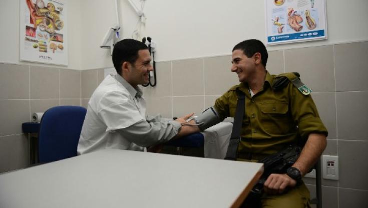 בתוך כמה שנים: אח או אחות בכל מרפאה בצה"ל