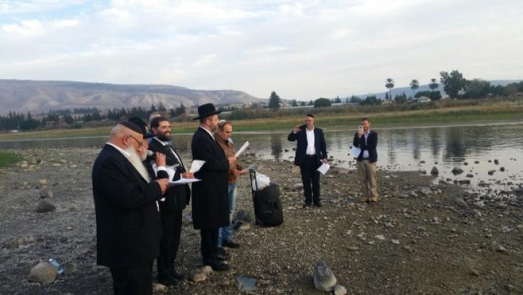 "שנזכה לחורף גשום": הרב לאו בתפילה מיוחדת בכנרת