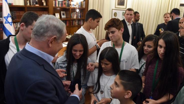 נתניהו נפגש עם יתומי צה"ל: "הנופלים ממשיכים לחיות בתוכנו"