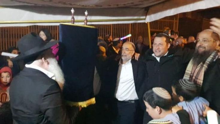 מחווה מרגשת: הכנסת ספר תורה לזכרו של הרב איתמר בן גל הי"ד