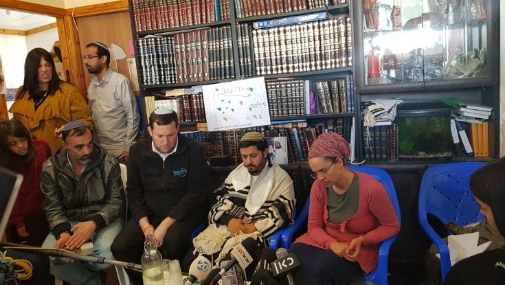אלמנתו של הרב רזיאל הי"ד: "מגיע לנו בית"