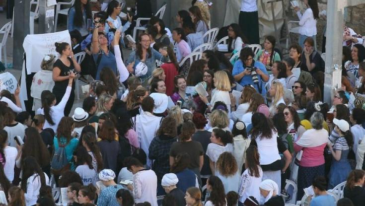 מהומה בתפילת ראש חודש בכותל המערבי