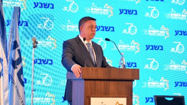 גבאי: "הקולות של הרבנים הקיצוניים מובילים את השיח" 