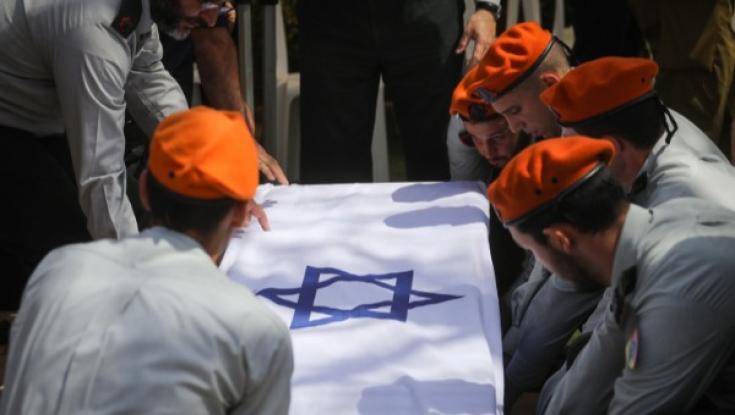 "אלוהים לוקח את כל הטובים": סרן זיו דאוס הובא למנוחות