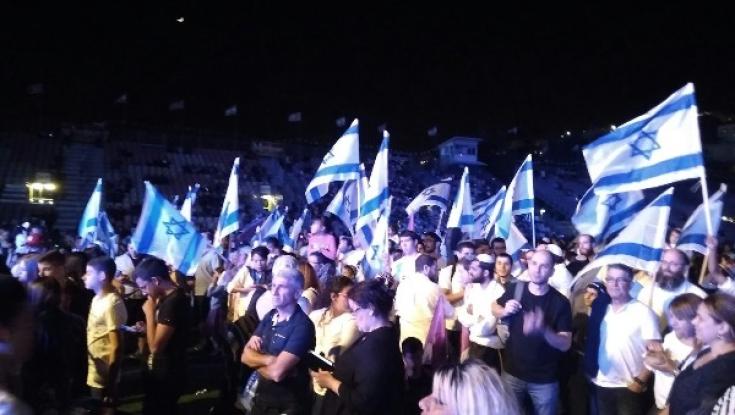 מי משחית את שלטי הרשימה הדתית בנצרת עלית?