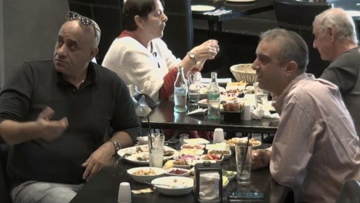 צפו: הסועד שלא פחד להתעמת עם המשגיח הגזען