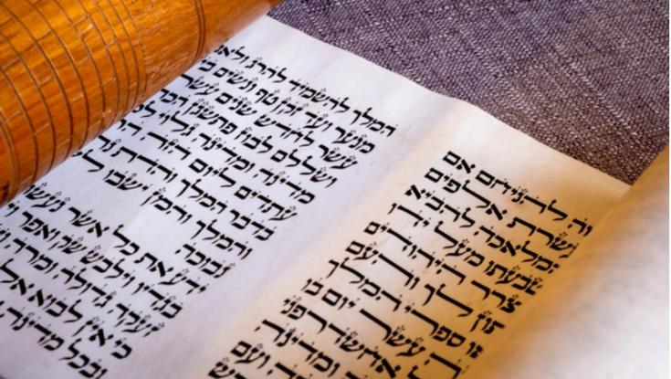 שידור חי: קריאת מגילה למבודדים בבית