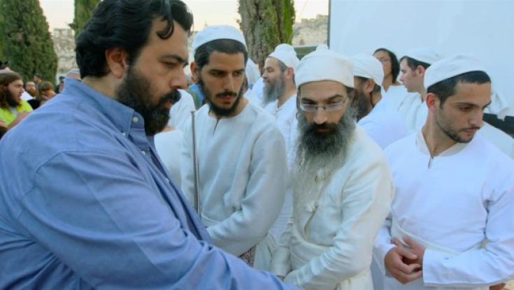 צפו: העיתונאי שהזדעזע מטקס שחיטת קורבן הפסח