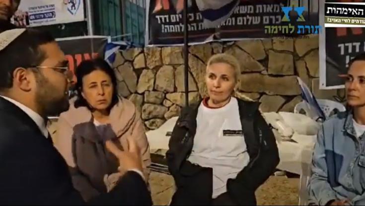 השר וסרלאוף במאהל מחאה של אימהות הלוחמים: יש פער בין החלטות הקבינט לרצון העם