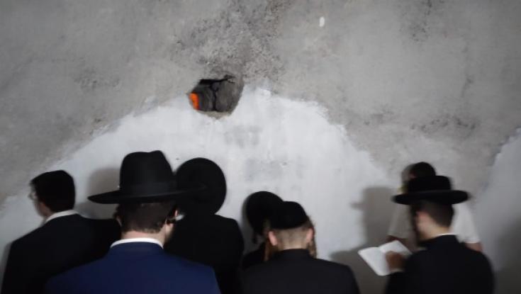מאות מתפללים בתפילה מיוחדת בקבר יהושע בן-נון