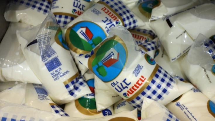 דרישת היצרנים: להעלות את מחירי הלחם והחלב