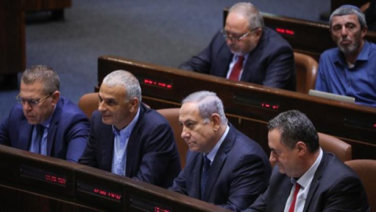 מרכיבים עלינו בעיניים