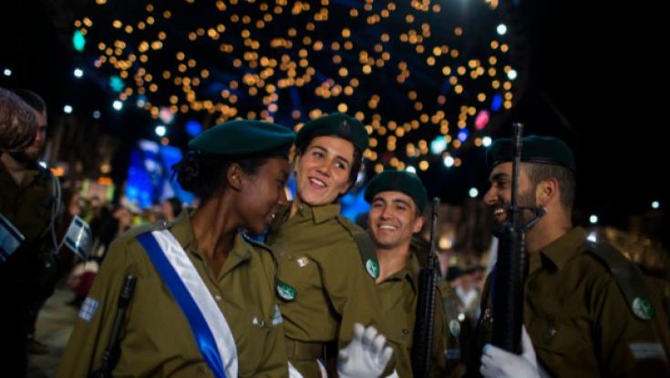 המנחים לטקס המשואות: יעל בר זוהר ודידי הררי