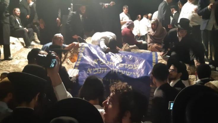 מאות מתפללים הגיעו לקבר הנביא עמוס