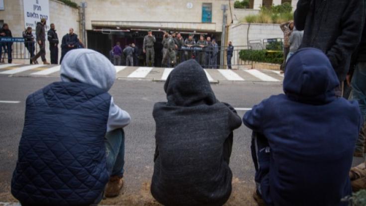 צפו: קצין משטרה תקף אזרח במעלה מכמש