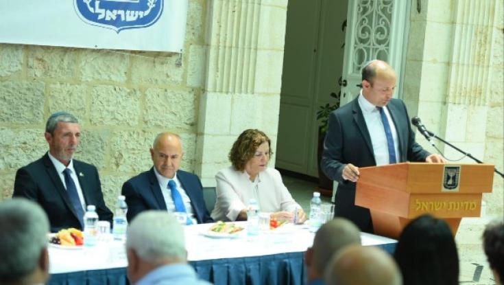 בנט יוצא, הרב פרץ נכנס: חילופי משמרות במשרד החינוך