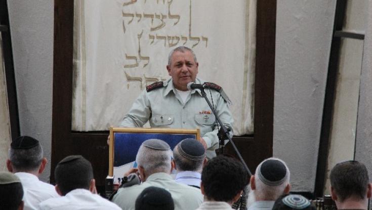 "חובה על חייל לסרב פקודה בלתי חוקית בעליל הנוגדת את ערכיו"