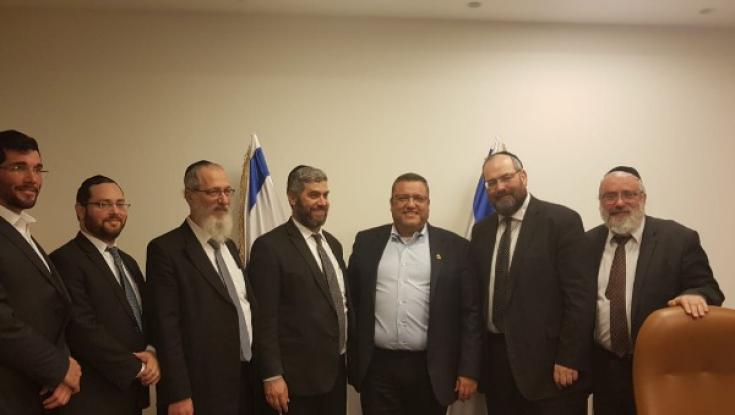 יש קואליציה בירושלים: ש"ס ודגל התורה חתמו על הסכם קואליציוני 