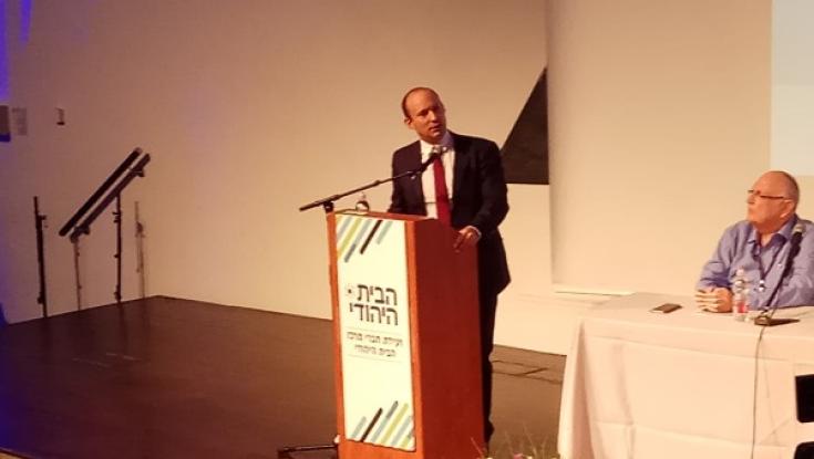 וועידת הבית היהודי אישרה את שינויי החוקה. בנט ספג קריאות בוז