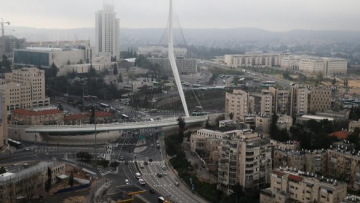 העיר שחוברה לה יחדיו - בגשר מיתרים אחד
