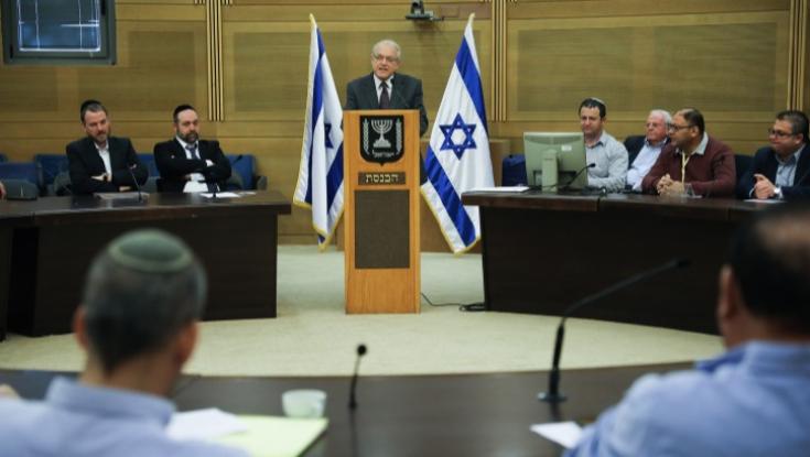 יו"ר ועדת הבחירות קבע: תוסר תמונתו של גנץ מפרסומי מפלגת העבודה