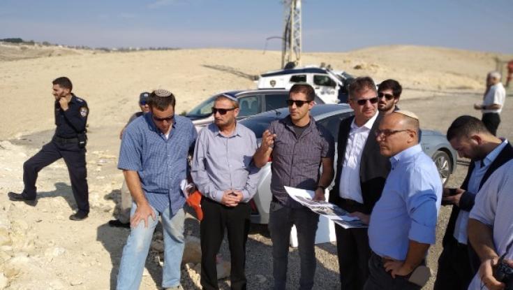 "לפעול על פי חוק ולפנות את חאן אל אחמר"