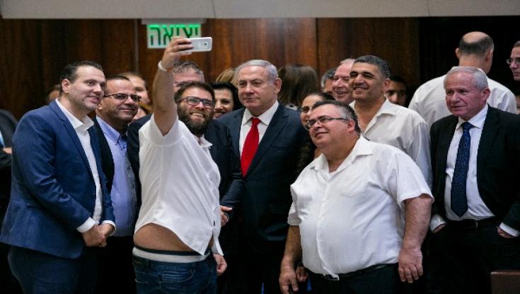 תמונת השנה בישראל - סלפי של אורן חזן עם נתניהו
