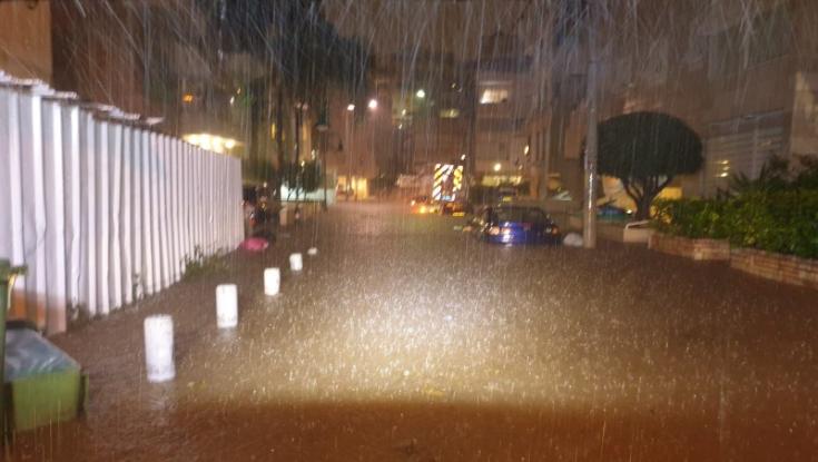 הצפות ושיטפונות ברחבי הארץ, רחובות בתל אביב נחסמו | צפו בתיעוד
