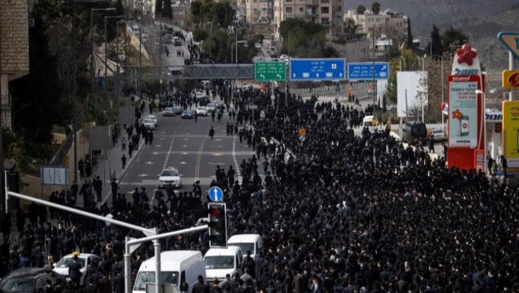בכיר במשטרה: "ההחלטה לא לפזר את ההלוויה מנעה קרע בעם"