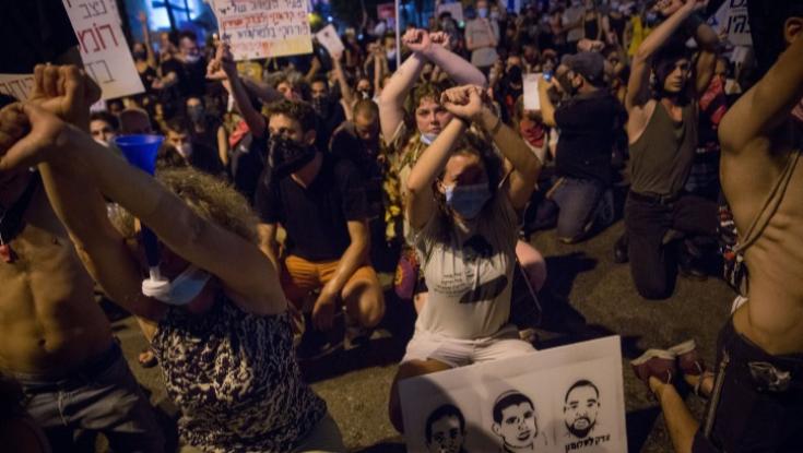 המשטרה: נעצרו שלושה חשודים בתקיפת המפגינים בתל אביב