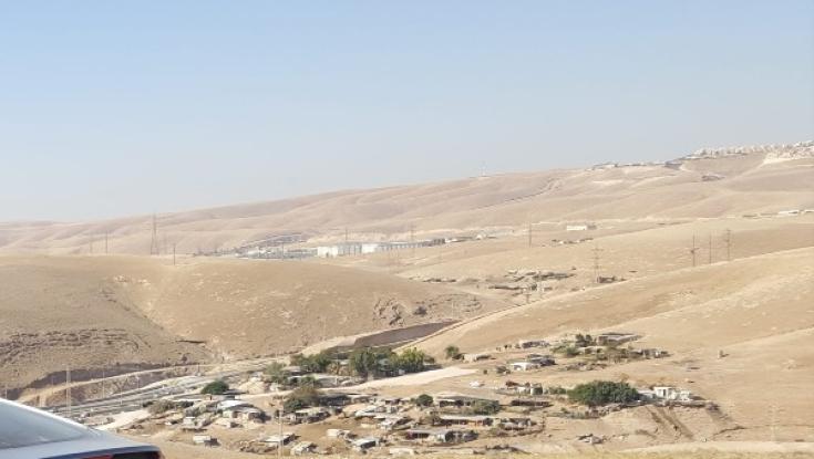 נתניהו וגנץ לבג"ץ: חאן אל אחמר לא יפונה בארבעת החודשים הקרובים