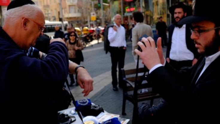 נשות הכותל לשר סמוטריץ': עזור לנו להעמיד דוכן הנחת תפילין לנשים ברכבת ישראל