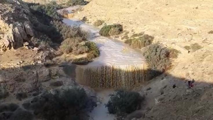 תיעוד נדיר מהרי אילת: זרימות ושיטפונות אדירים