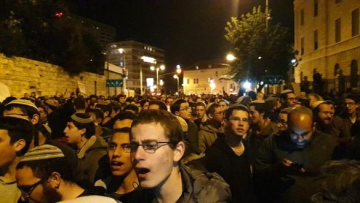 אלפים בהפגנה מול בית ראש הממשלה: "נמאס לנו למות"