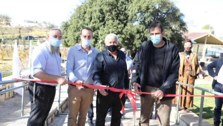 "האלון הבודד" כבר לא בודד