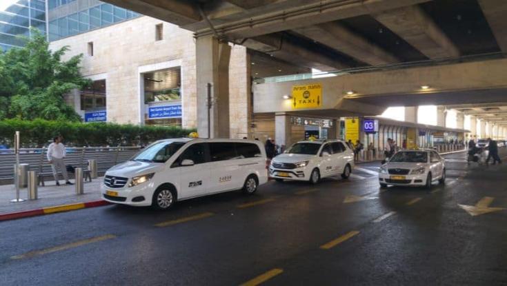 נהגי המוניות פתחו בשביתה בשדות התעופה
