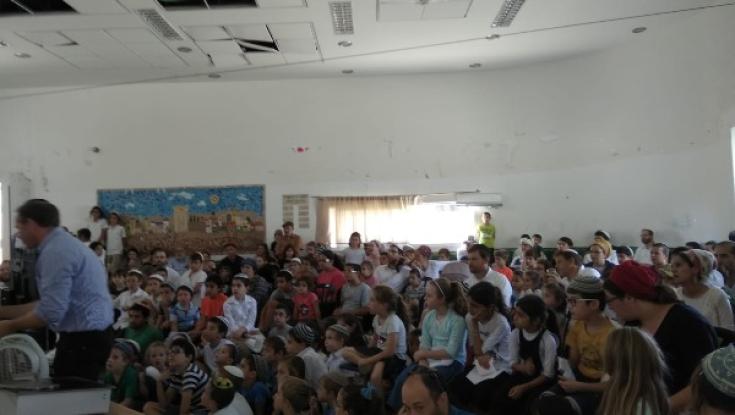 אלפי מטיילים גודשים את אתרי התיירות בגוש עציון