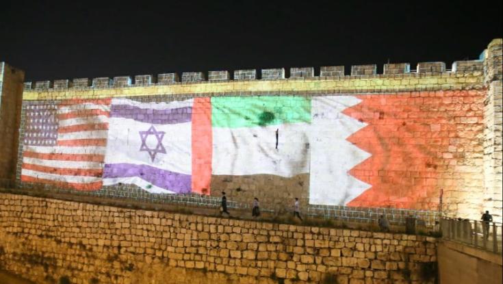 לרגל חתימת הסכם השלום: חומות העיר העתיקה בירושלים הוארו בדגלי האמירויות ובחריין