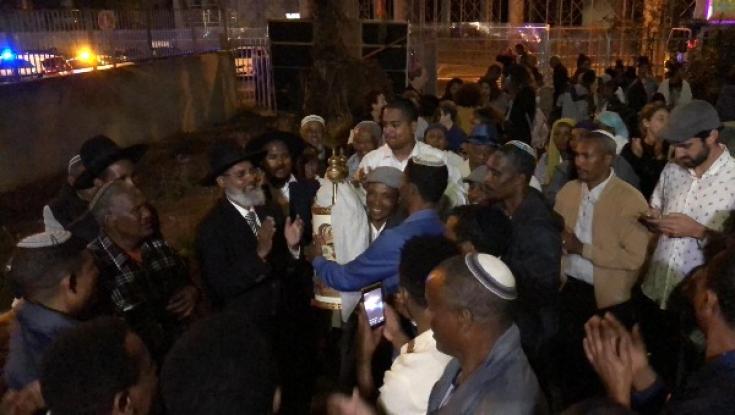 חג הסיגד בתל אביב: הכנסת ספר תורה עם שירים באמהרית