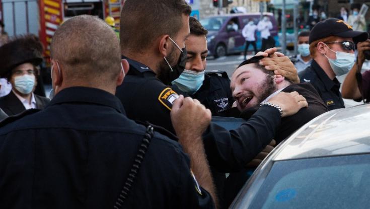 עימותים קשים בין המשטרה למפגינים בבני ברק: 13 איש נעצרו