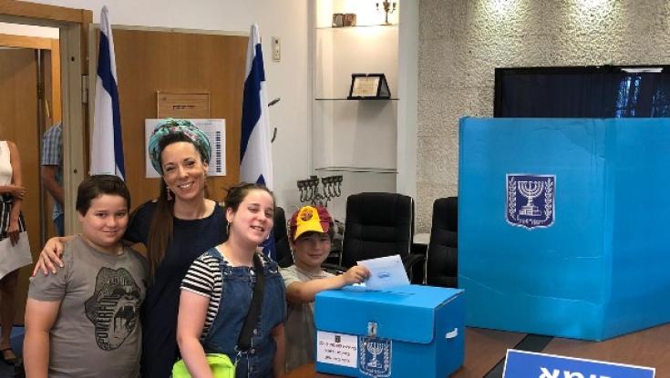 חגיגה דמוקרטית: שליחים ישראלים מצביעים ברחבי העולם