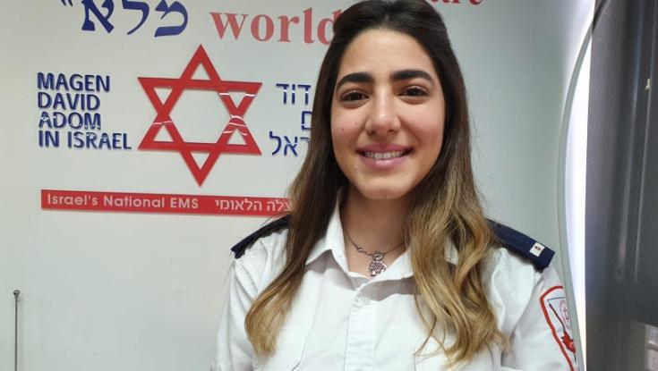 יוזמת המיזם 'זיכרון בסלון' ומתנדבת במד"א ישיאו משואה ביום העצמאות
