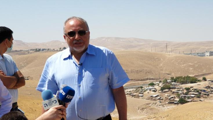 ליברמן בחאן אל אחמר: "קיבלתי הנחיה כתובה מנתניהו לעצור את פינוי הכפר"