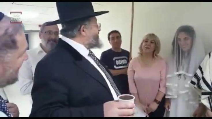 צפו: ברקע הטילים - חתונה במקלט בבאר שבע