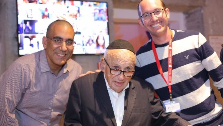 בגיל 97: קורט רוטשילד קיבל 'סיכת עולה' וריגש את העולים הצעירים